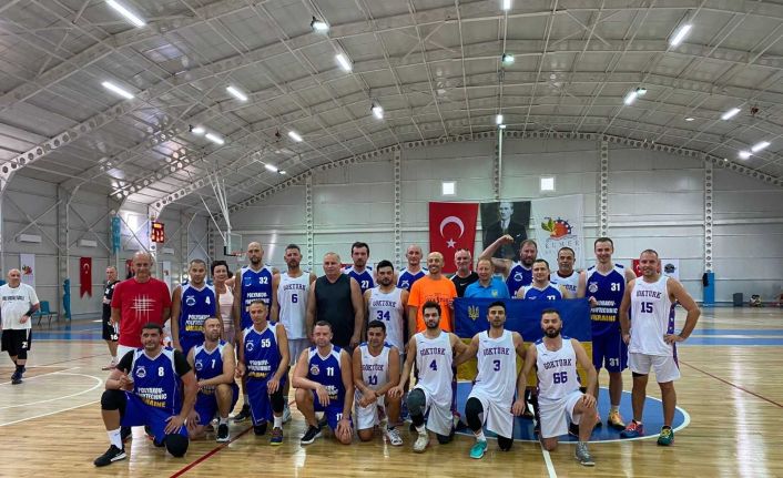 Hasan Aksoyak, 6. Uluslararası Kemer Basketbol Master Cup’ta en iyi forvet seçildi