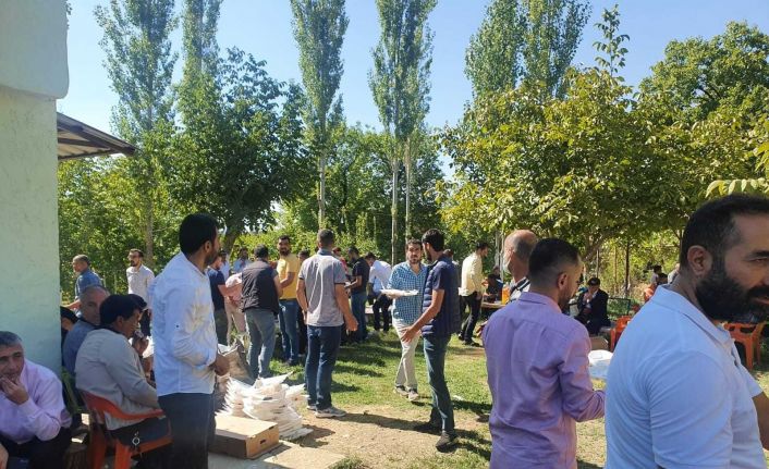 Hazro’da 40 yıllık husumeti Başhekim Asena, barışla noktaladı