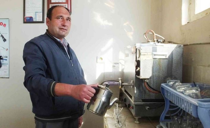 Hem muhtar hem kahveci hem de bakkal