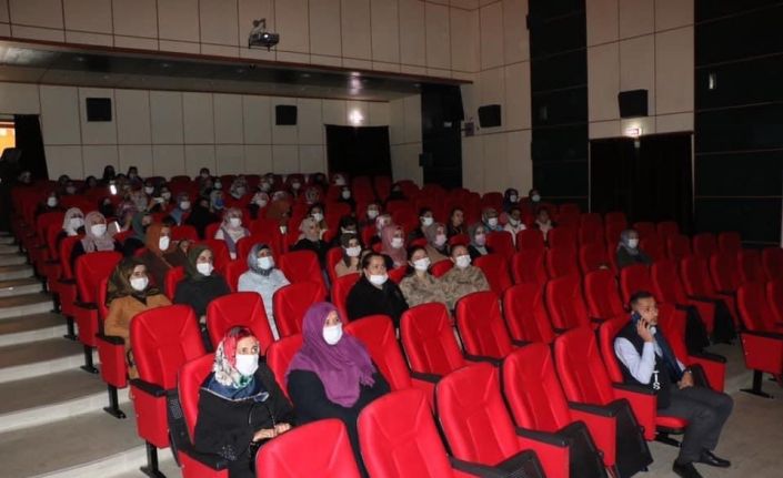 Hizan’da anne ve anne adaylarına ‘En iyi narkotik polisi anne’ eğitim semineri verildi