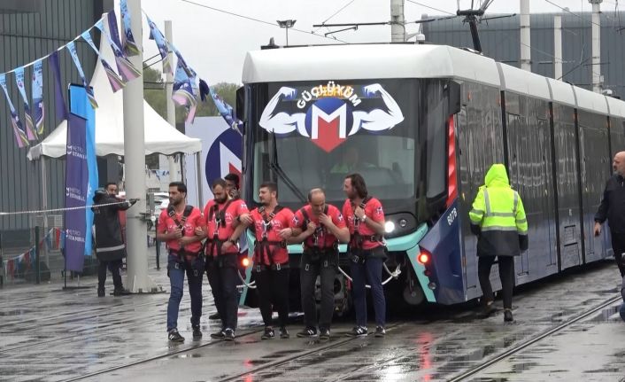 İstanbul’da makinistler ve sporcular 48 tonluk treni çekmeye çalıştı