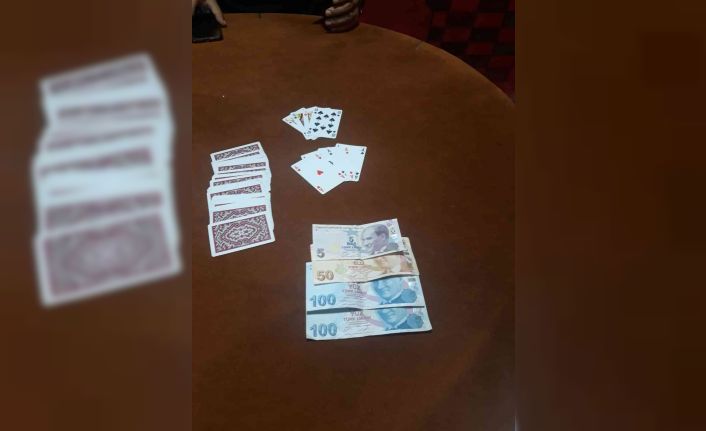 İşyerinde kumar oynayan 5 kişi 6 bin 680 TL cezai işlem uygulandı