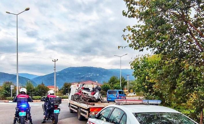 Jandarma kuralsız motosiklet sürücülerine nefes aldırmıyor