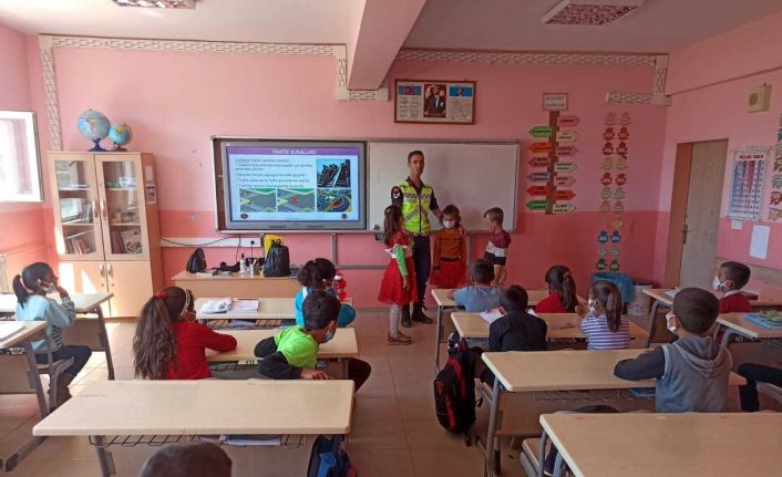 Jandarmadan öğrencilere trafik eğitimi