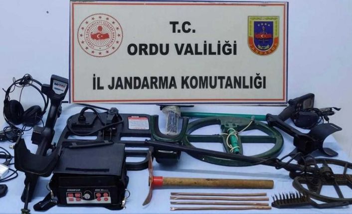 Kaçak define arayanlara suçüstü