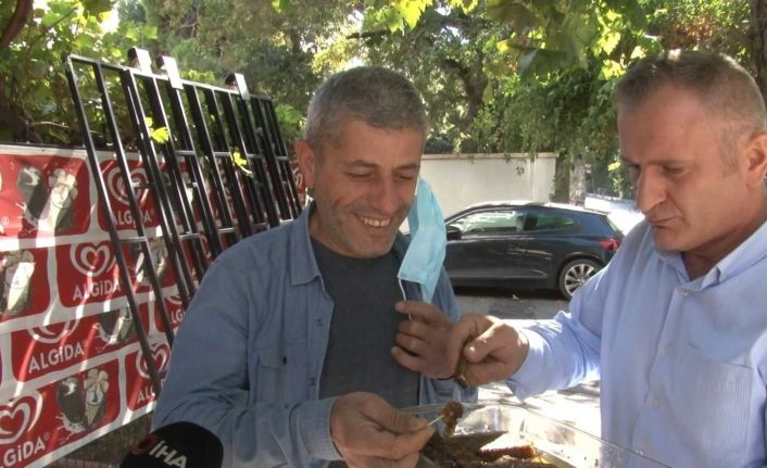 Kadıköy’de ‘Laz bakkalın’ arı kovanındaki balları mahalleliyle buluştu