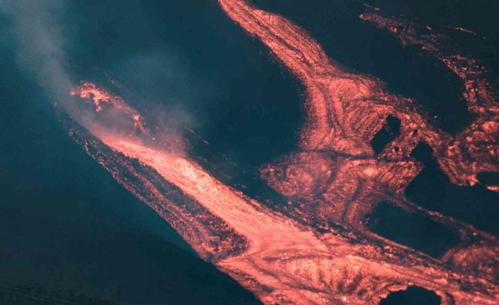 Kanarya Adaları Volkanoloji Enstitüsü: “La Palma’daki yanardağ, patlamasından bu yana en aktif durumda”