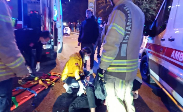 Kartal’da otomobil ile motosiklet çarpıştı, ortalık savaş alanına döndü: 2 yaralı