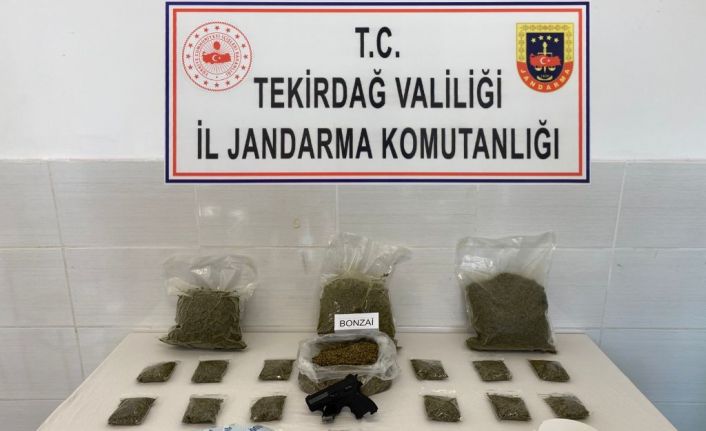 Kask içinde uyuşturucu sevkiyatı yapıp okul önünde satanlara operasyon: 5 gözaltı