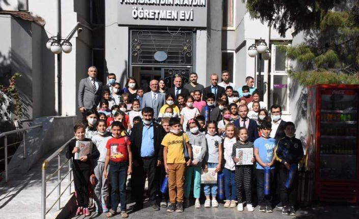 Kaymakam Çakır Dünya Çocuk Gününde Derikli çocukları unutmadı