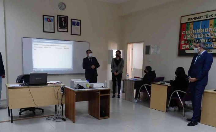 Kaymakam Özerdin, Muzaffer Leman Akpınar Mesleki ve Teknik Anadolu Lisesi’nde gençlerle buluştu