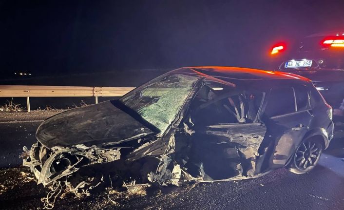 Kaza yapan alkolü polis memuru, trafik ekiplerine zor anlar yaşattı