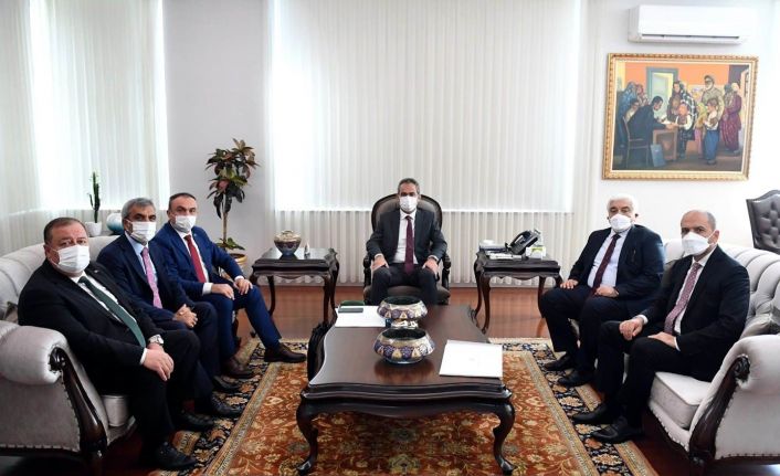 Kilis heyeti Bakan Özer ile bir araya geldi