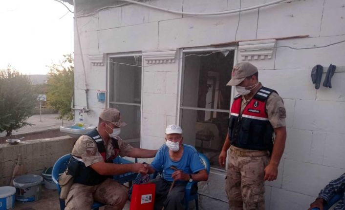 Kilis’te jandarmadan yaşlılara duygusal ziyaret