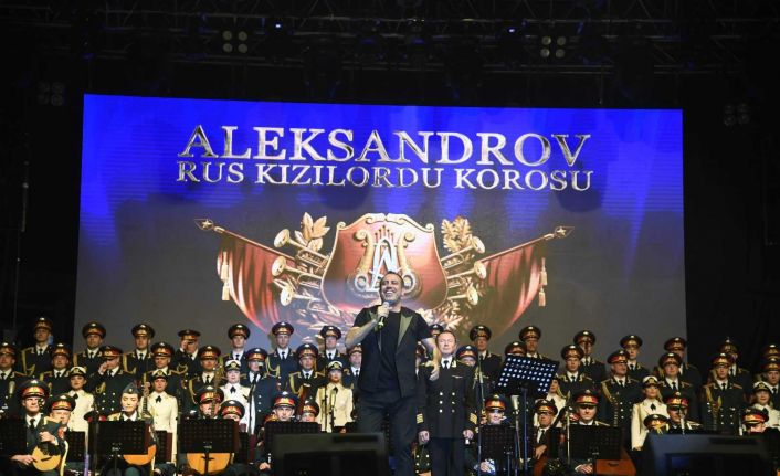 Kızılordu Korosu ve Haluk Levent Adanalılara unutulmaz bir gece yaşattı