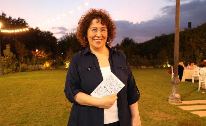 Kızının anısına yazdığı kitabı sevenleri için okudu