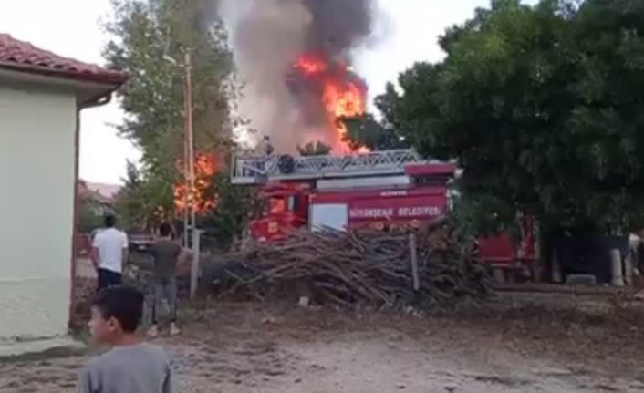 Konya’da müstakil alev alev yandı