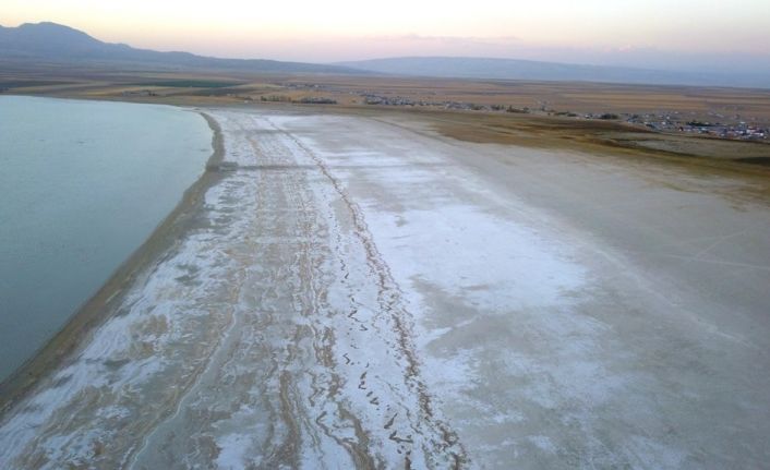 Kuraklık, Arin Gölü’nün yüzde 15’ini kuruttu