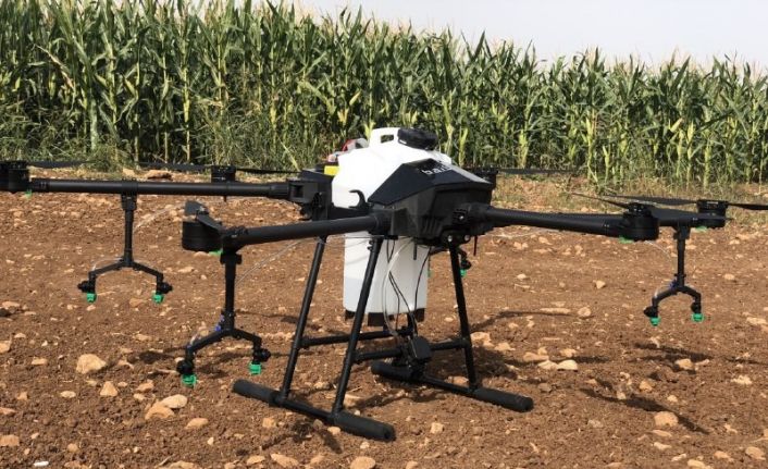 Mardin’de drone ile zirai ilaçlama yaparak ürün kaybının önüne geçiliyor