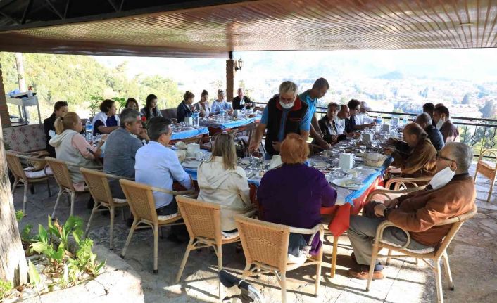 Marmaris’te huzur evi sakinleri iki sene sonra ilk kez etkinliğe katıldı