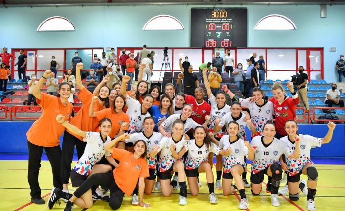 Mavi Kelebeklerin galibiyet serisi sürüyor