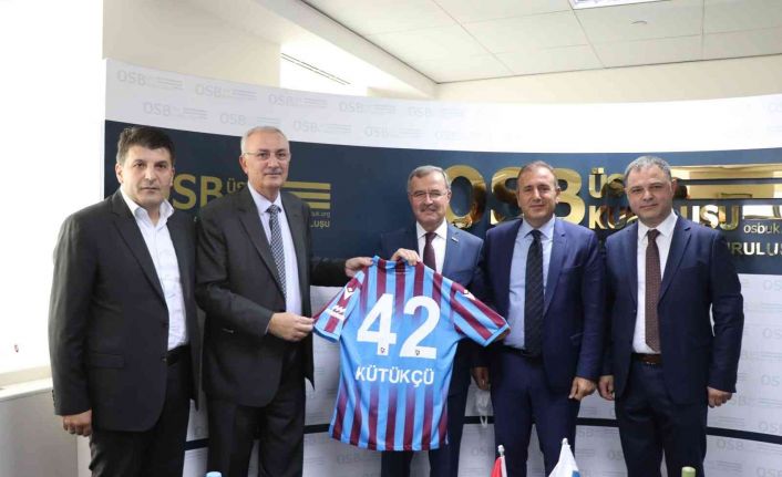 Mekap Deri ve Ayakkabı Sanayi Ticaret A.Ş. Yönetim Kurulu Başkanı Selçuk İskender’den Anlamlı Hediye