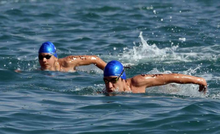 Mersin’de ilk kez yüzme maratonu düzenlendi