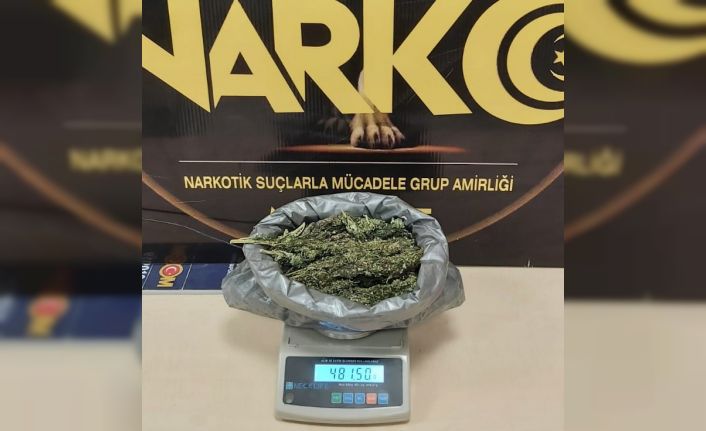 Midyat’ta 646 gram esrar maddesi ele geçirdi