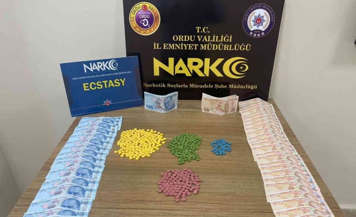 Ordu’da 5 bin lira sahte para ve çok sayıda uyuşturucu hap ele geçirildi