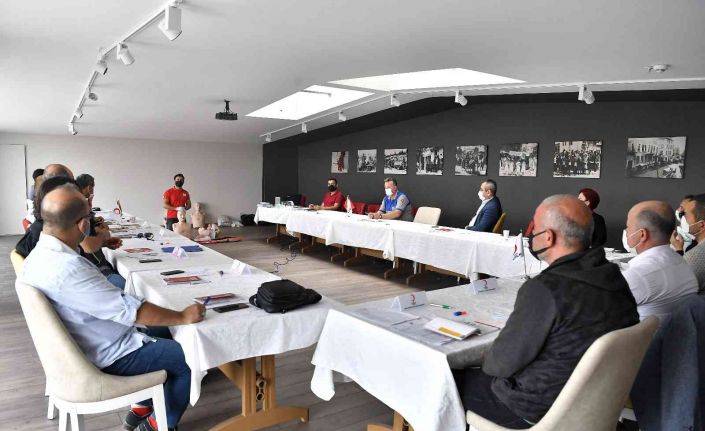 Osmangazi personeline Kızılay’dan ilk yardım sertifikası