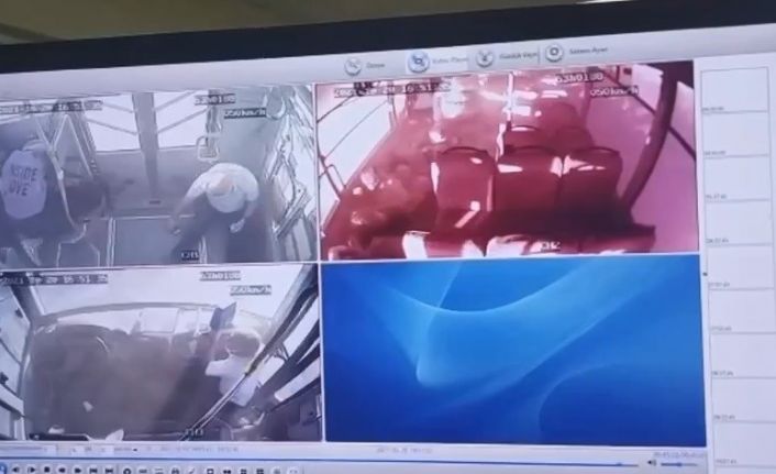 Otobüs ile otomobilin çarpıştığı korkunç kazanın görüntüleri ortaya çıktı