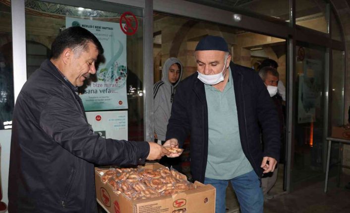 Özdemir: “Onun güzel ahlakı ve nasihatleriyle yaşantımıza yön vermeliyiz”