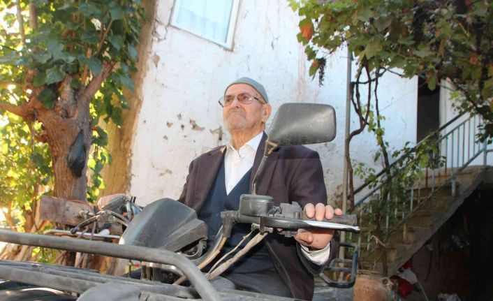 (Özel) 92 yaşındaki ATV tutkunu dede her gün motoruna binmeden siliyor, ona gözü gibi bakıyor