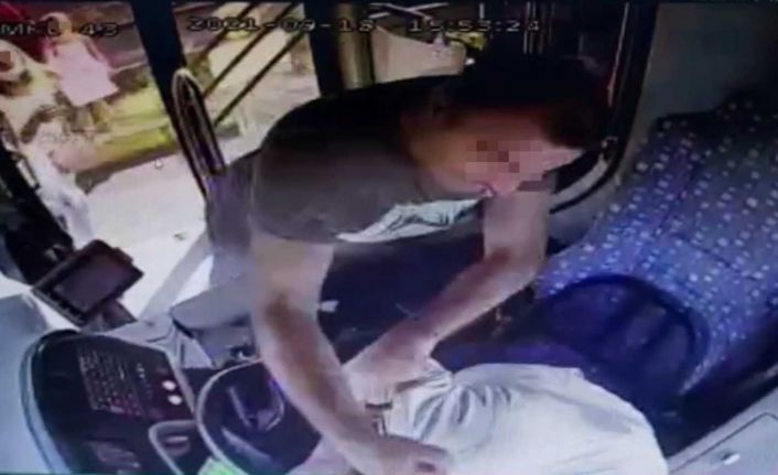 (Özel) Halk otobüsüne orta kapıdan binme tartışması yumruklu saldırıya dönüştü