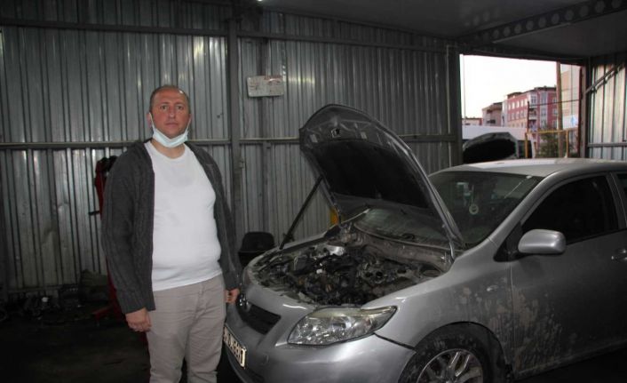 (Özel) Hidrojen temizliği yapmak istediği otomobilinde 20 bin liralık hasar oluştu