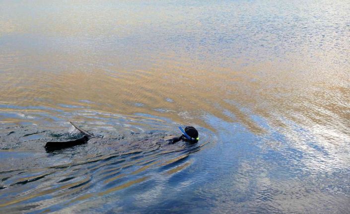 (Özel) Öğretim üyesi Türkiye’nin en yüksek göllerinden biri olan Aygır Gölüne serbest dalış yaptı