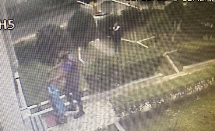 (Özel) Şişli’de görünmez kaza: Kadın tuttuğu korkuluk kopunca aşağıya düştü