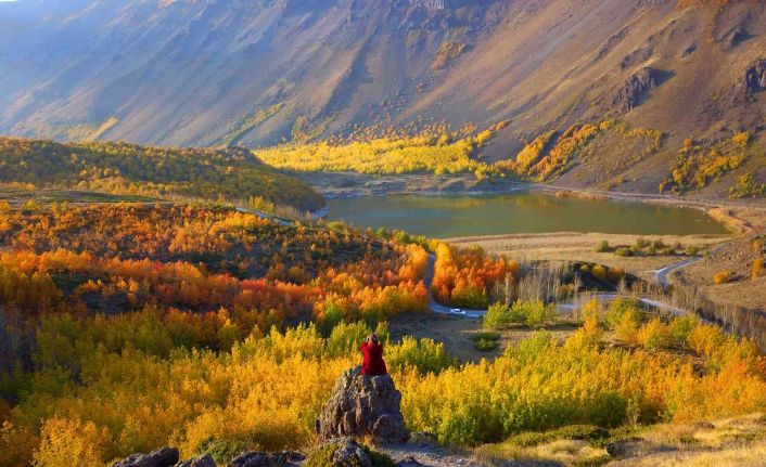 (Özel) Sonbahar renkleriyle büyüleyen Nemrut Krateri doğal fotoğraf stüdyosu oldu