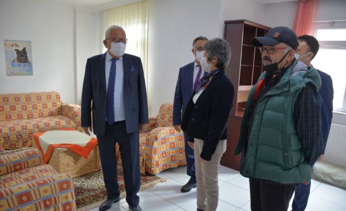 Posbıyık, “Uzaktan sevgi olmaz, barınağa gelin”