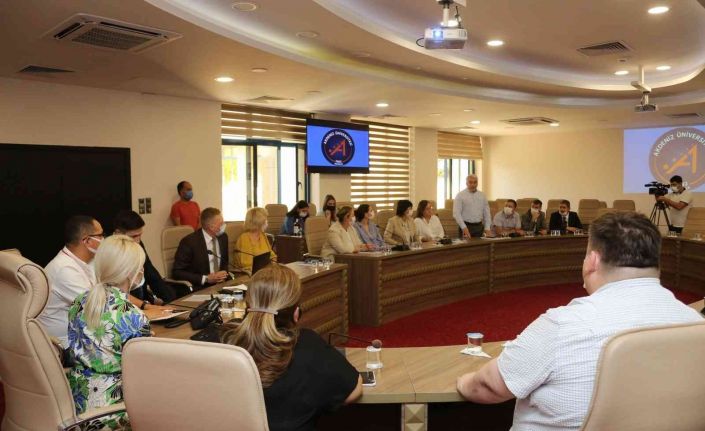 Rektör Özkan, Rusya’nın çeşitli üniversitelerinden gelen rektörlerle bir araya geldi