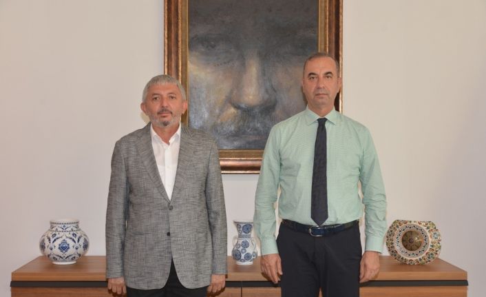 Rektör Tümay’a “Adana’nın Kurtuluşu’nun 100. Yıl Etkinlikleri" kataloğu takdim edildi