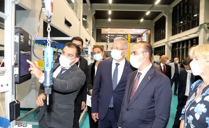Sanayi ve Teknoloji Bakan Yardımcısı Kacır: "Pek çok sektörde dünyanın önemli üretim üslerinden biriyiz"