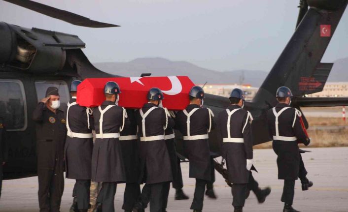 Şehit yakınından duygulandıran sözler: “Birimiz değil, binimiz bu millete feda olsun. Devletimiz yaşasın”