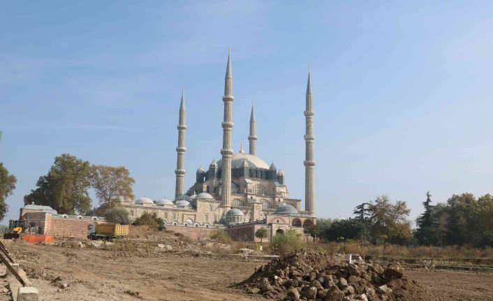 Selimiye Camisi meydan düzenleme çalışmalarında Roma dönemine ait aile mezarlığı bulundu