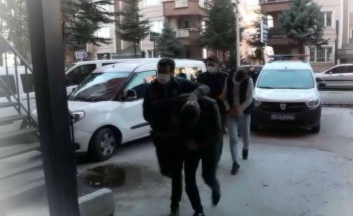 Sosyal medya üzerinden sahte hesap açıp 37 kişiyi dolandıran çete çökertildi