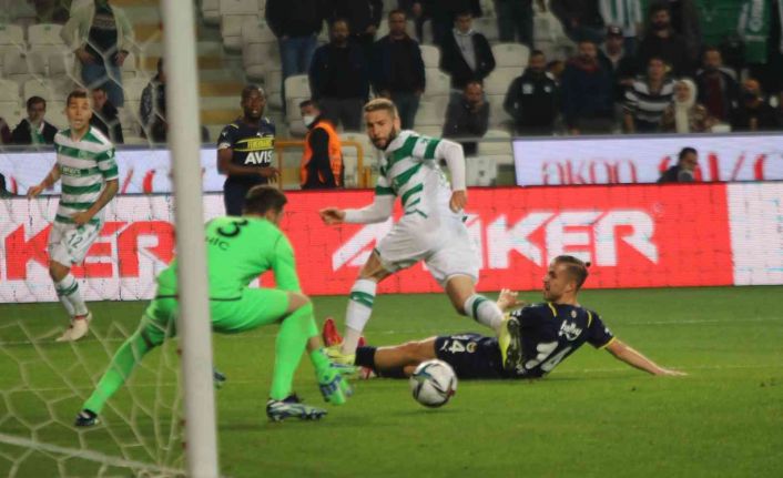 Spor Toto Süper Lig: Konyaspor: 2 - Fenerbahçe: 0 (İlk yarı)