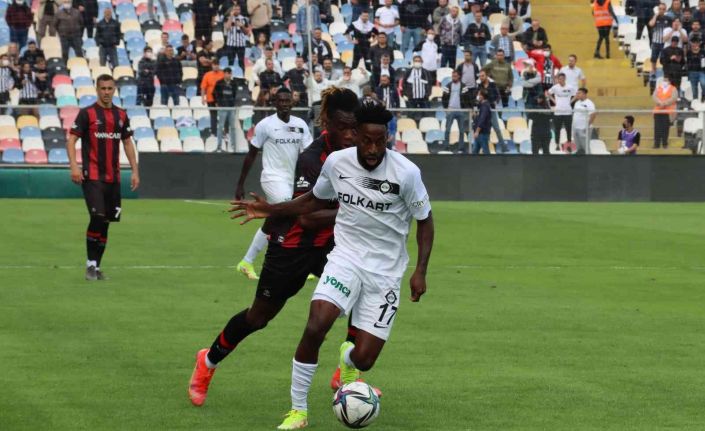 Süper Lig: Altay: 0 - Fatih Karagümrük: 1 (İlk yarı)