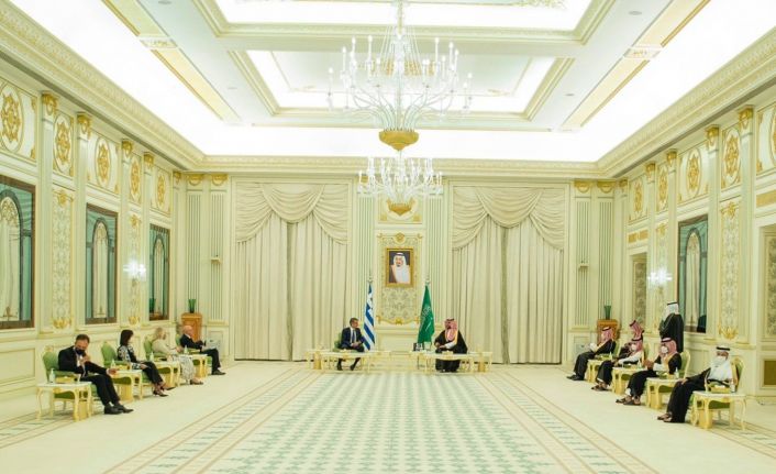 Suudi Arabistan Veliaht Prensi Selman, Yunanistan Başbakanı Miçotakis ile bir araya geldi
