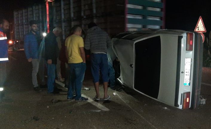 Takla atan otomobilde 2 kişi yaralandı