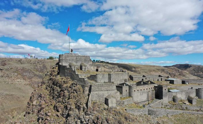 Tarihi Kars Kalesi havadan görüntülendi
